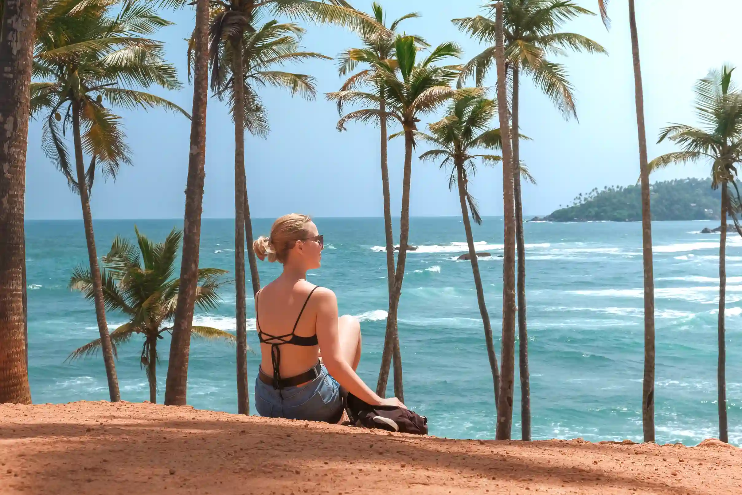 travel-retrit-travel-travelers-woman-coast-ocean-2026-03-24-05-29-37-utc